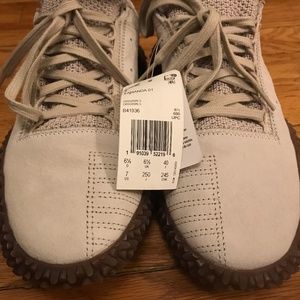 Kamanda 01 (7 US, 6.5 UK, 40 EU)